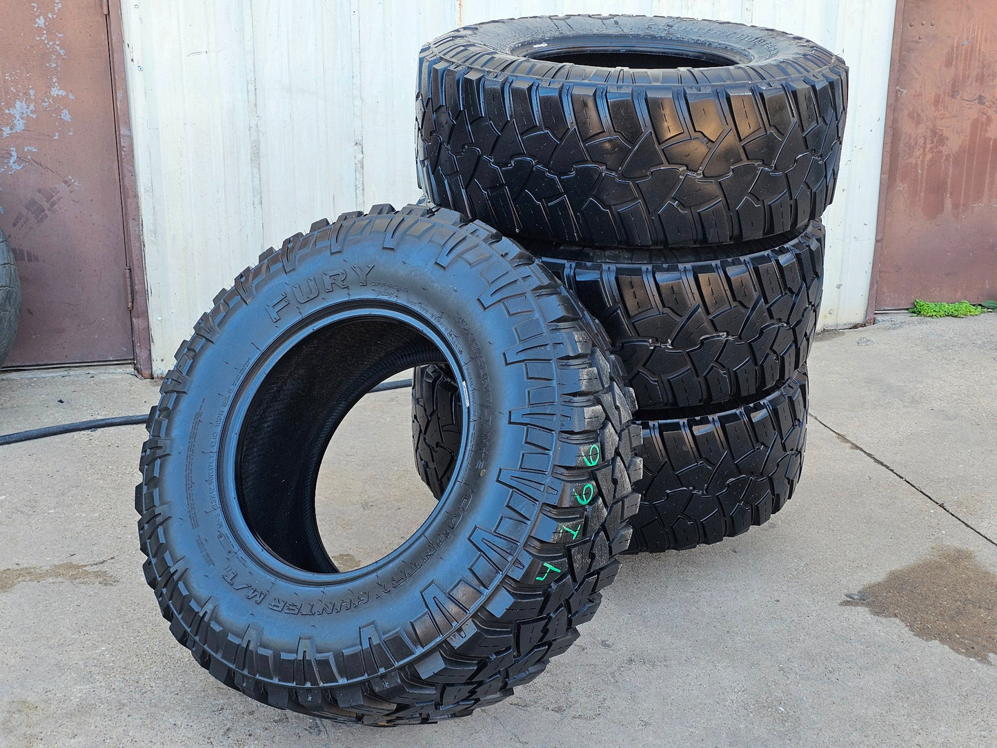 FURY COUNTRY HUNTER M/T 35X12.50R17 TIRES #4166