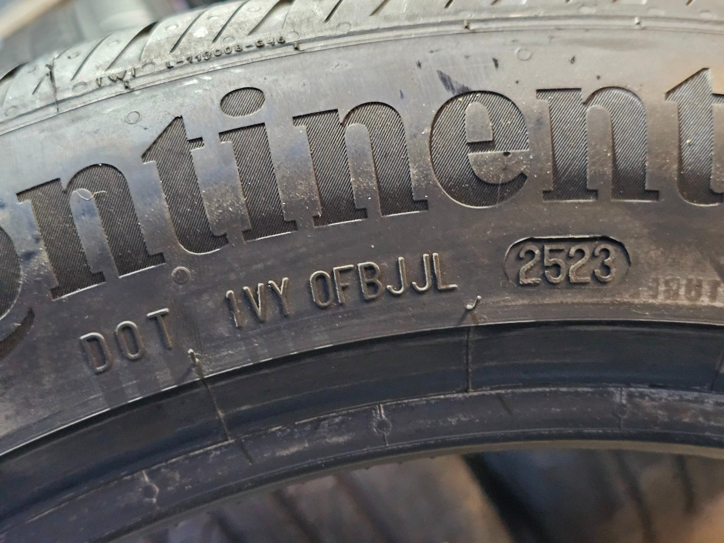 4) CONTINENTAL PRO CONTACT RX 255/45/19 #4026