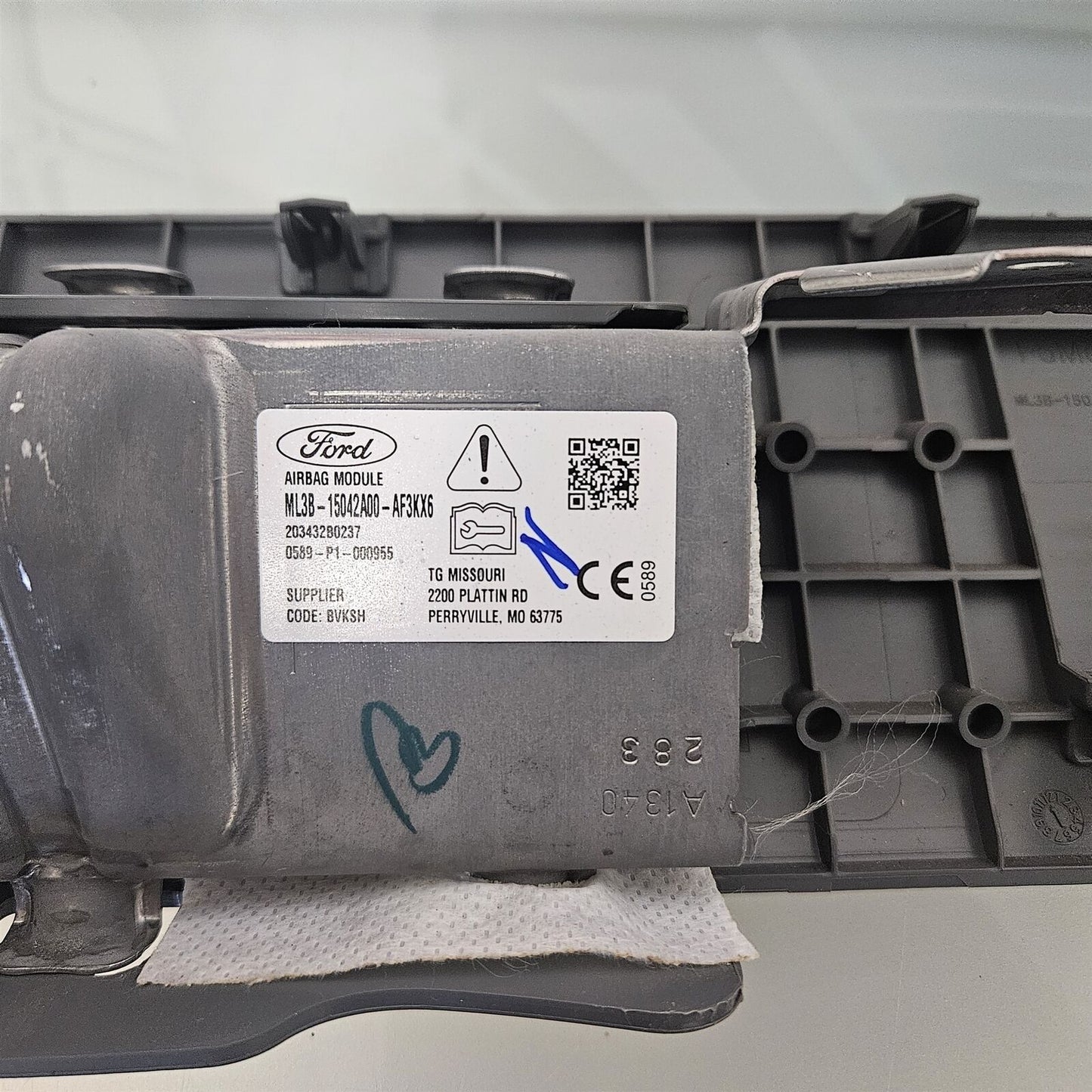 2021-2024 FORD F150 RIGHT PASSENGER SIDE KNEE GRAY DASH ML3B-15042A00