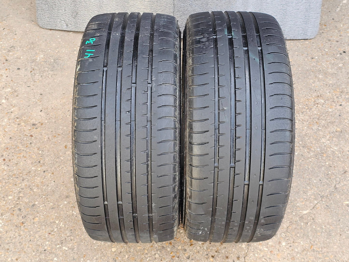 2) ACCELERA TIRES 225/35ZR19 #4130