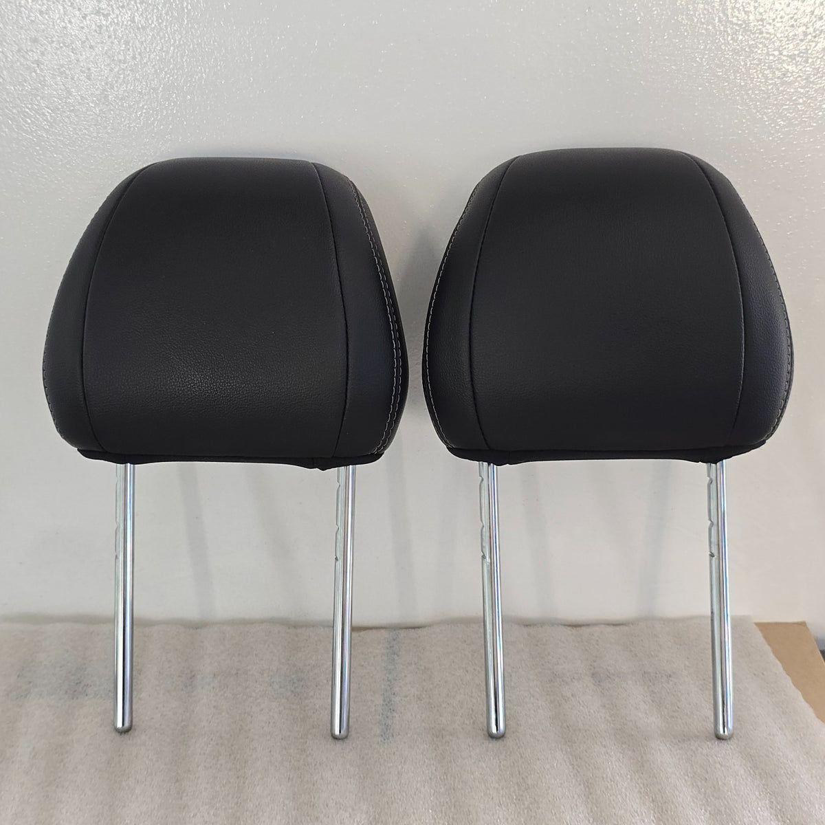 2018-2023 FORD MUSTANG GT PREMIUM HEADREST BLACK LEATHER #45730