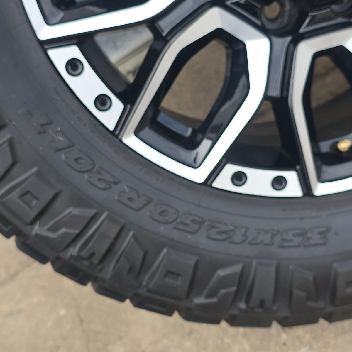 20” SIERRA DENALI 2500 3500 HD BLACK MACHINED WHEELS SQ9 TIRES #463212