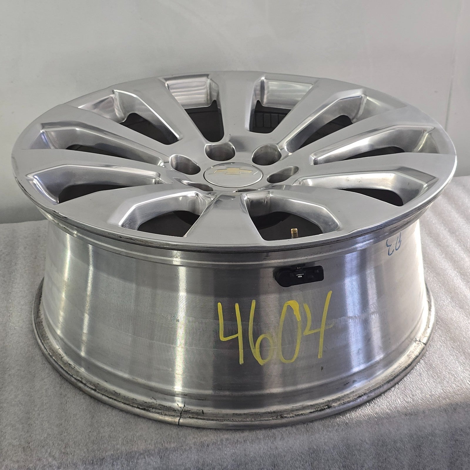 2 CRACKS- 22" CHEVY SILVERADO 1500 TAHOE HIGH COUNTRY POLISHED WHEEL 19 20 #46041